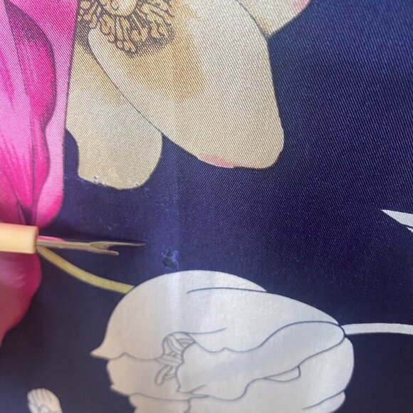 Oscar by Oscar de la Renta Scarf - Picture 8 of 16